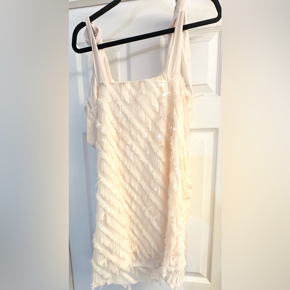 Elegant Cream Sleeveless Dress - Picture 2 of 2